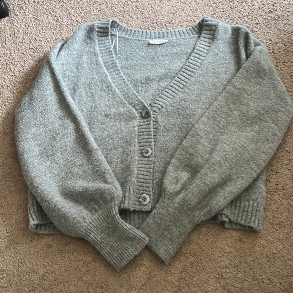 grey v neck sweater
